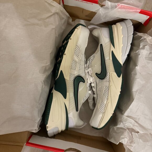 NWT Nike V2K Run "Platinum Green" sneakers - Picture 3 of 4